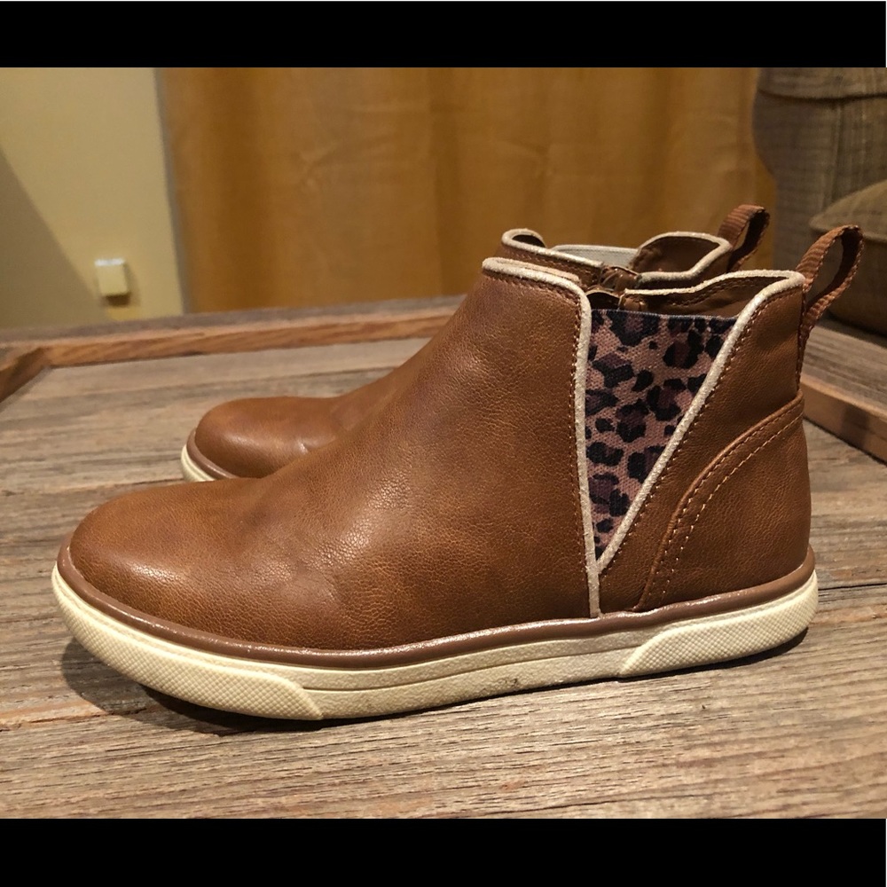 Girls zip sneaker boot